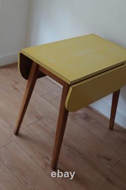 Table à manger pliante en formica jaune vintage des années 1960