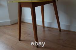Table à manger pliante en formica jaune vintage des années 1960