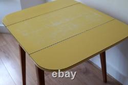 Table à manger pliante en formica jaune vintage des années 1960