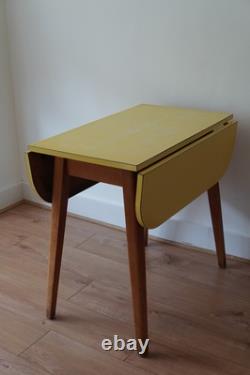 Table à manger pliante en formica jaune vintage des années 1960