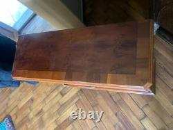 Table console étroite en bois brun de style vintage antique avec tiroirs