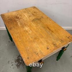 Table de cuisine de ferme ancienne en pin avec dessus récuré, base peinte