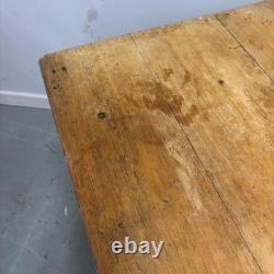 Table de cuisine de ferme ancienne en pin avec dessus récuré, base peinte