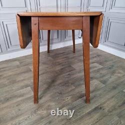 Table de cuisine en bois à feuilles rabattables Formica de style rétro vintage du milieu du siècle.