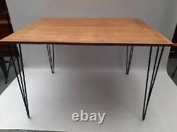 Table de cuisine en bois danois de milieu de siècle vintage rétro avec pieds en épingle à cheveux MCM