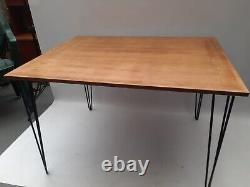 Table de cuisine en bois danois de milieu de siècle vintage rétro avec pieds en épingle à cheveux MCM