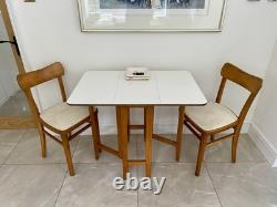 Table de cuisine et chaises en formica vintage années 50