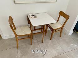 Table de cuisine et chaises en formica vintage années 50