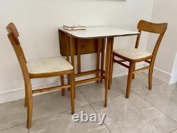 Table de cuisine et chaises en formica vintage années 50