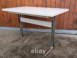 Table de salle à manger des années 70 en chrome vintage, table de cuisine rétro, blanche de l'ère spatiale