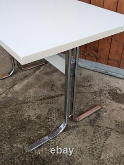 Table de salle à manger des années 70 en chrome vintage, table de cuisine rétro, blanche de l'ère spatiale