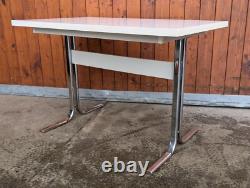 Table de salle à manger des années 70 en chrome vintage, table de cuisine rétro, blanche de l'ère spatiale