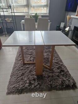 Table pliante vintage ancienne en formica en bois rétro avec abattant à rabat pour la cuisine.