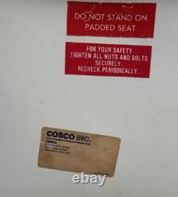 Tabouret de cuisine en métal Cosco vintage avec siège rabattable, rétro MCM rembourré