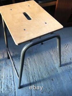 Tabouret de cuisine industriel en bois empilable vintage rétro de milieu du siècle 4