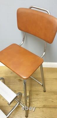 Tabouret de cuisine pliant rétro Brabantia avec siège recouvert de vinyle marron en chrome