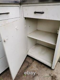Unité d'angle d'armoire de cuisine vintage, dessus de travail en acier inoxydable, tiroirs, placard