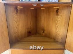 Unité d'angle vintage par Furnished Of London