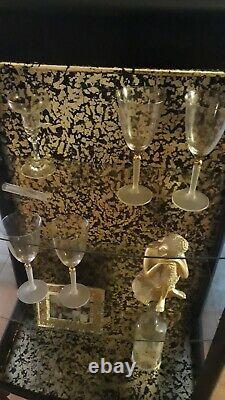Upcycled Vintage Black And Gold Boissons / Gin Display Cabinet (verre Et Bois)