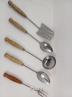 Vintage ORIGINAL Skyline Stainless Steel Kitchen Utensils RARE Made In Burnley
<br/>  <br/> Les ustensiles de cuisine en acier inoxydable Skyline ORIGINAL Vintage RARE fabriqués à Burnley