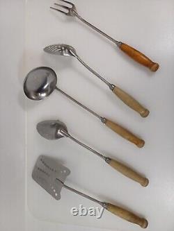 Vintage ORIGINAL Skyline Stainless Steel Kitchen Utensils RARE Made In Burnley	<br/>
 	  <br/>Les ustensiles de cuisine en acier inoxydable Skyline ORIGINAL Vintage RARE fabriqués à Burnley