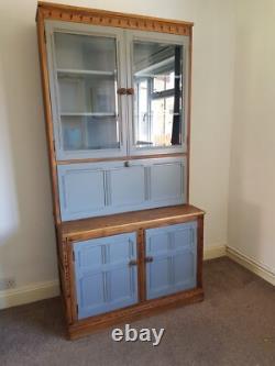 Vitrine Ercol avec portes en verre biseauté / placard de base. Upcyclé