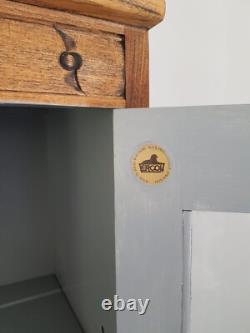 Vitrine Ercol avec portes en verre biseauté / placard de base. Upcyclé