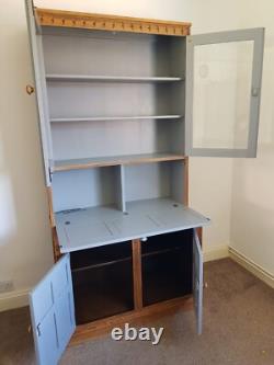 Vitrine Ercol avec portes en verre biseauté / placard de base. Upcyclé
