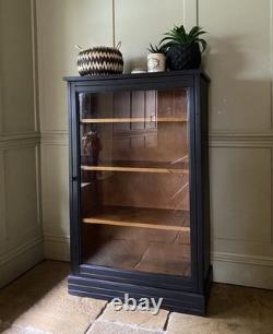 Vitrine ancienne noire peinte et vitrée, meuble de salle de bain en porcelaine