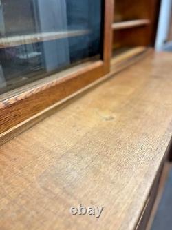 Vitrine d'affichage d'un laboratoire scolaire en chêne vintage - Cuisine de campagne en bois vitré