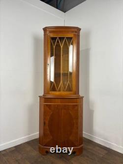 Vitrine d’angle vintage en bois d’if