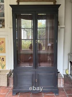 Vitrine en bois massif de style vintage - Cabinet vitré peint en noir