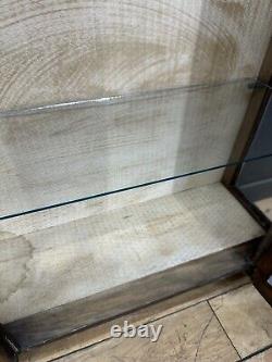 Vitrine en noyer verni Art Déco / Buffet à boissons / Buffet à gin / Cocktail